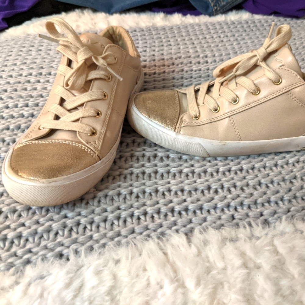 Lace up sneakers with shimmer/sparkle tip
